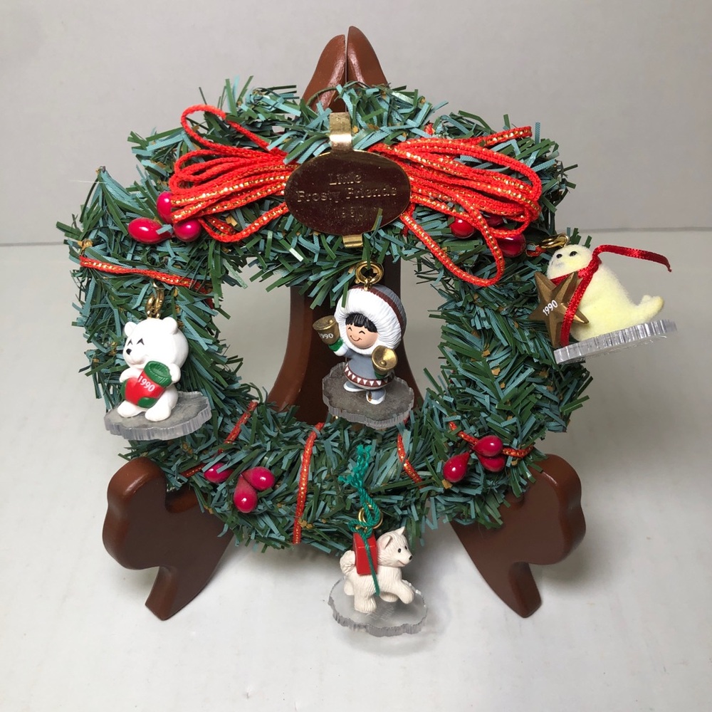 Hallmark Keepsake Ornament Memory Wreath & 4 Little Frosty Friends Vintage 1990